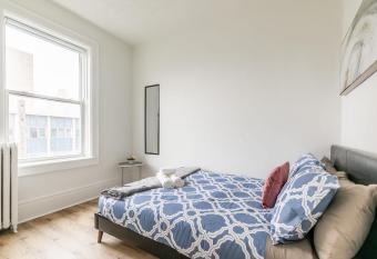 Warm and Cozy 2BR Apartment with Netflix allows 18 year olds to book a room