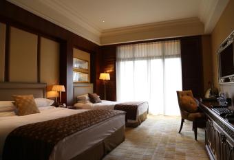Shanghai Dongjiao State Guest Hotel has Balcony rooms
