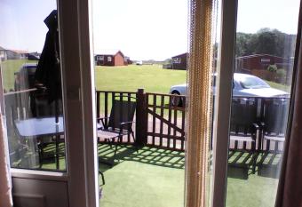 COUNTRY RETREAT by THE SEA has Balcony rooms