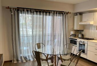 Estudio completo en zona centro, a 200 metros del rio allows 18 year olds to book a room