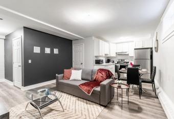 Brand New - 1BR Modern Apt - PRIME Location allows 18 year olds to book a room