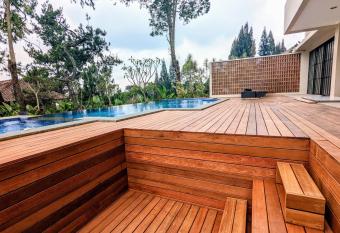 Cottonwood Exclusive Villa @Lembang Asri - Jacuzzi Playground Netflix Billyard has Balcony rooms