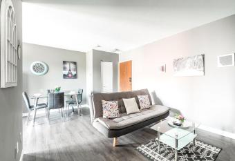 Stunning 2BR - King Bed Apt - PRIME Location has Balcony rooms