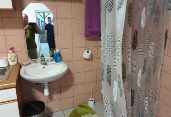 Apartmant allows 18 year olds to book a room