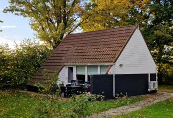 Huuske 086 allows 18 year olds to book a room