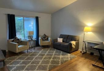 Relaxing 4-bedroom, with private parking has Balcony rooms