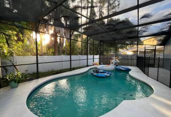Beautiful pool home 20 minutes from Disney! has Balcony rooms