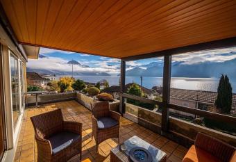 A beautiful apartment with direct view at the lake has Balcony rooms