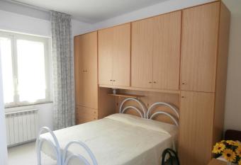 Affittacamere I Gigli di Mare allows 18 year olds to book a room