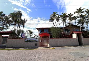 Pousada Navegantes allows 18 year olds to book a room