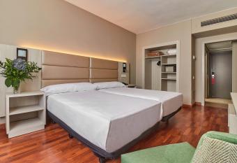 Hotel Zaragoza Royal allows 18 year olds to book a room