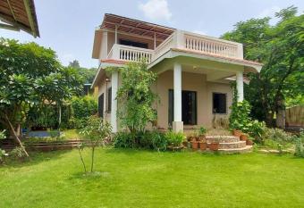 VALLEY VIEW VILLA has Balcony rooms