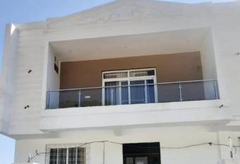 The Massey s Villa has Smoking/Balcony rooms