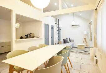 COFFEE HOTEL Soundwave has rooms with a private hot tub