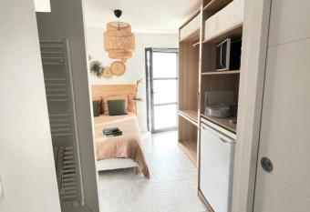 Ty kaz :   l  gant, tout confort et bien situ   allows 18 year olds to book a room