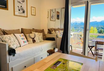 Studio au pied des pistes avec vue     wifi     balcon ... allows 18 year olds to book a room