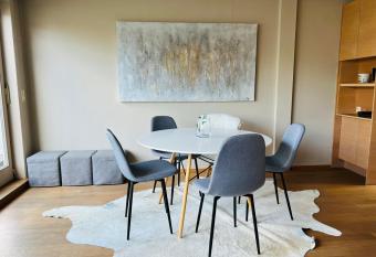 Zoute penthouse near place Albert allows 18 year olds to book a room