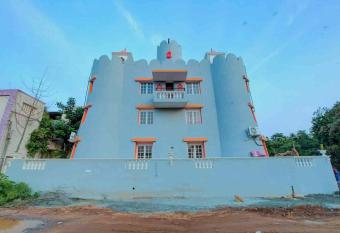 Aura hostel has Balcony rooms