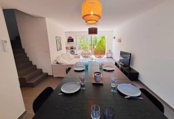 Villa Vias Plage neuve has Balcony rooms