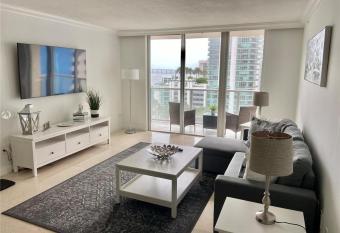 Apartamento frente a la bah  a has Balcony rooms