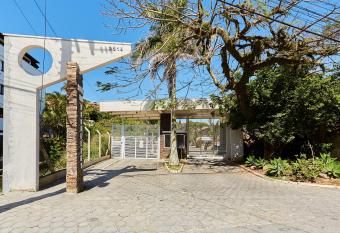 843 Residencial Solar das Brom  lias 350 M da Praia Bombinhas - Centro allows 18 year olds to book a room