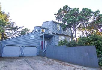 Piot and Halpern House's Combo has Balcony rooms