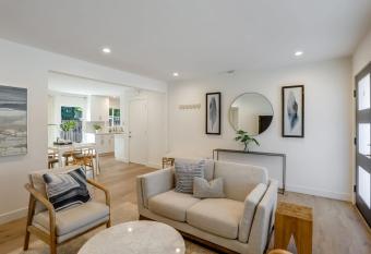 Cozy Home in Heart of Silicon Valley - Conveniently Located has Balcony rooms