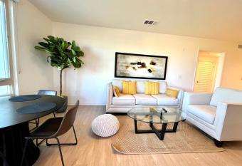 Stylish 2-bed Apt with free parking has Balcony rooms