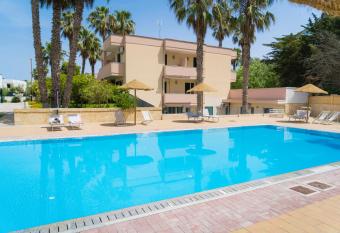 Vaia Residence has Balcony rooms