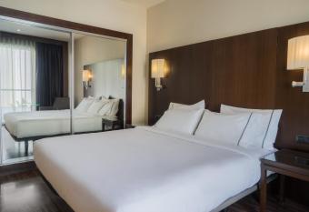 AC Hotel Ciudad de Sevilla by Marriott has rooms with a private hot tub