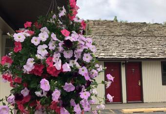 Country West Motel of Rock Springs allows 18 year olds to book a room