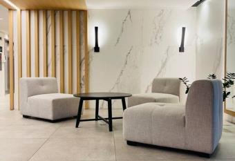 Perfect Cozy 2-Bedroom Condo with Pool & Gym has Balcony rooms