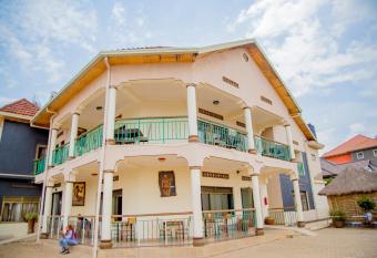 EXCEL BOUTIQUE HOTEL allows 18 year olds to book a room