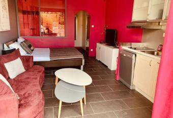 Sex On The Beach - Luxury Studio Heliopolis O allows 18 year olds to book a room