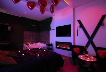 LoveroomXspa has Balcony rooms