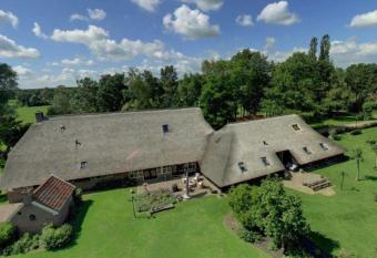 De Zilveren Maan allows 18 year olds to book a room