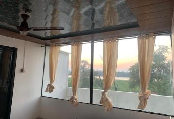 Labhanshu s Homestay has Smoking/Balcony rooms