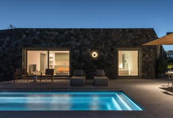 Aesthesis Villas Katikies allows 18 year olds to book a room