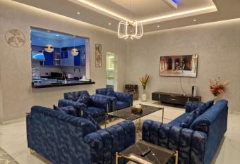 Luxury 2-Bedroom Apartment in Al-Thumama has Balcony rooms