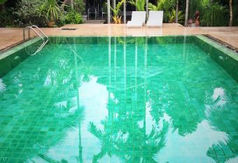 Mae Nai Gardens has Balcony rooms