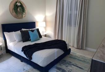 Coastal Vibe High-rise Luxury 2BR (24HR Security) has Balcony rooms