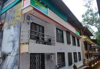 Hublal cottage allows 18 year olds to book a room