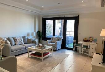 Fully furnished 2bedroom apartment with sea view has Balcony rooms