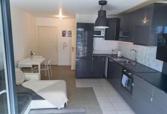 Charmant appartement proche de Paris has Balcony rooms