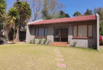 A&F Cottage with pool n braai allows 18 year olds to book a room