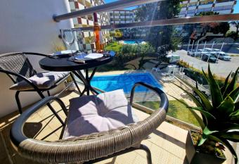 ZARCO - Apartment in Vilamoura with 2 Pools near the Beach & the Marina allows 18 year olds to book a room