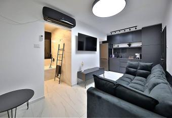 T eo 25 suite allows 18 year olds to book a room