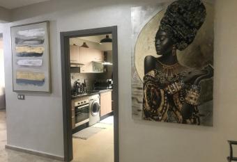 Chic-Moderne-Cosy. Au c  ur du Parc, proche plage allows 18 year olds to book a room