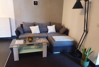 Wohlf  hl-Appartment Bielefeld-City + WLAN allows 18 year olds to book a room