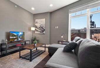 1 Bedroom Condo Minutes from Downtown- B2 has Balcony rooms